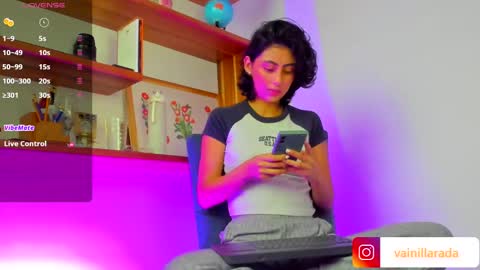 Snapshot of vaniisha_ chatting on February 11, 12:48 pm Vanisha online show from February 11, 12:48 pm