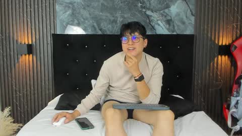 vanilla_hot_ online show from February 1, 1:20 pm