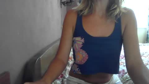 Snapshot of vanillachika205 chatting on July 10, 10:51 am vanillachika205 online show from July 10, 10:51 am