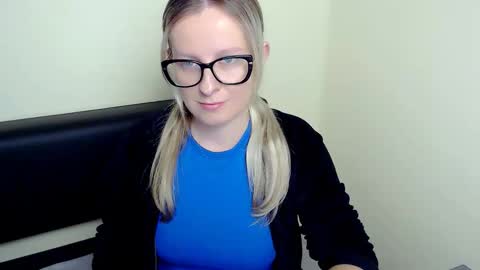 Mia online show from September 12, 6:24 am