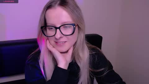 Mia online show from October 21, 6:47 am