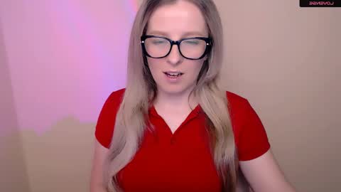 Mia online show from April 25, 4:04 pm