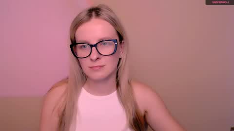 Snapshot of vanillaex_ chatting on May 25, 12:22 pm Mia online show from May 25, 12:22 pm