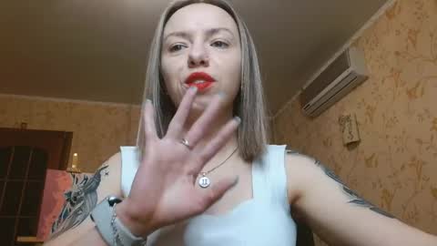 VanillaMuffin online show from April 11, 12:20 pm