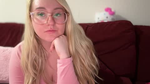 Snapshot of vanillapuddingpie chatting on January 27, 3:58 am vanillapuddingpie online show from January 27, 3:58 am