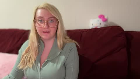 Snapshot of vanillapuddingpie chatting on January 28, 12:36 am vanillapuddingpie online show from January 28, 12:36 am