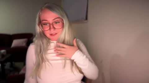 Snapshot of vanillapuddingpie chatting on November 12, 1:28 am vanillapuddingpie online show from November 12, 1:28 am