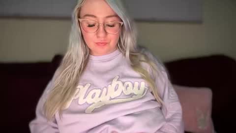 Snapshot of vanillapuddingpie chatting on February 17, 3:03 am vanillapuddingpie online show from February 17, 3:03 am