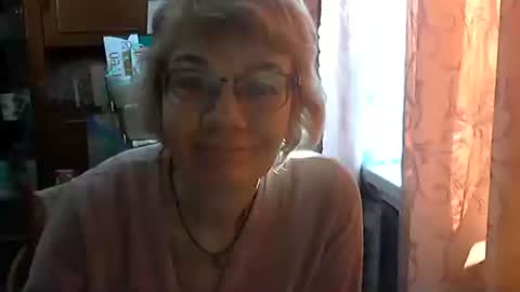 Snapshot of vanillaxcreamy chatting on February 22, 11:13 am Vanillaxcreamy online show from February 22, 11:13 am