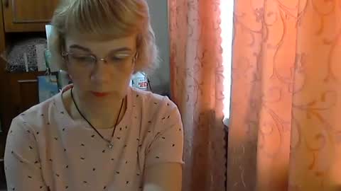 Snapshot of vanillaxcreamy chatting on March 1, 11:39 am Vanillaxcreamy online show from March 1, 11:39 am