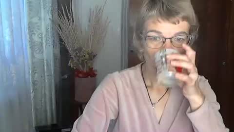 Snapshot of vanillaxcreamy chatting on October 27, 9:24 am Vanillaxcreamy online show from October 27, 9:24 am