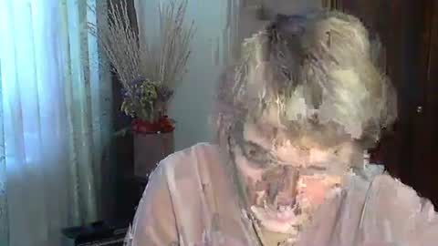 Snapshot of vanillaxcreamy chatting on November 17, 7:25 am Vanillaxcreamy online show from November 17, 7:25 am