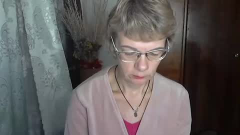 Snapshot of vanillaxcreamy chatting on November 24, 2:28 pm Vanillaxcreamy online show from November 24, 2:28 pm