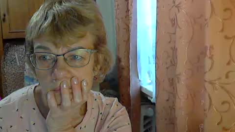 Vanillaxcreamy online show from December 19, 11:39 am