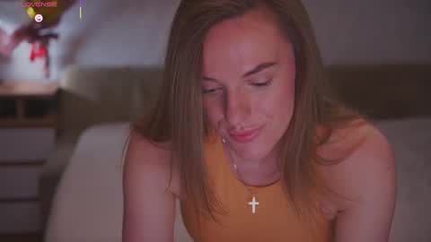 Snapshot of vanille_mystery chatting on November 25, 7:58 pm Sophie online show from November 25, 7:58 pm