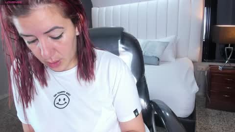 Snapshot of vanitysex chatting on January 30, 11:33 am Karine online show from January 30, 11:33 am