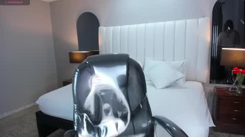 Snapshot of vanitysex chatting on February 17, 11:34 am Karine online show from February 17, 11:34 am