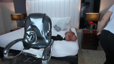 Snapshot of vanitysex chatting on March 5, 11:38 am Karine online show from March 5, 11:38 am