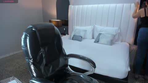 Snapshot of vanitysex chatting on March 7, 11:40 am Karine online show from March 7, 11:40 am