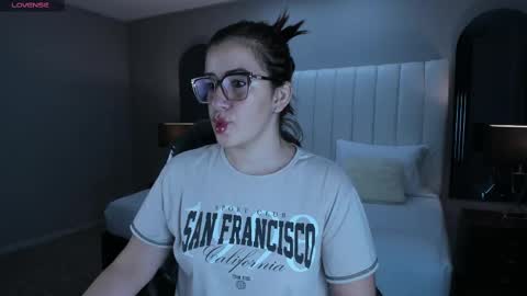 Snapshot of vanitysex chatting on September 9, 11:32 am Karine online show from September 9, 11:32 am