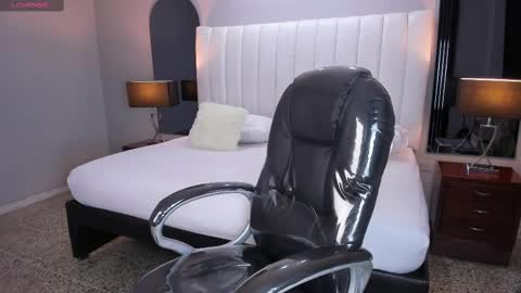 Snapshot of vanitysex chatting on September 18, 11:45 am Karine online show from September 18, 11:45 am