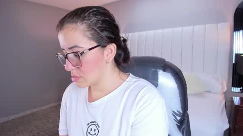 Snapshot of vanitysex chatting on October 15, 11:32 am Karine online show from October 15, 11:32 am