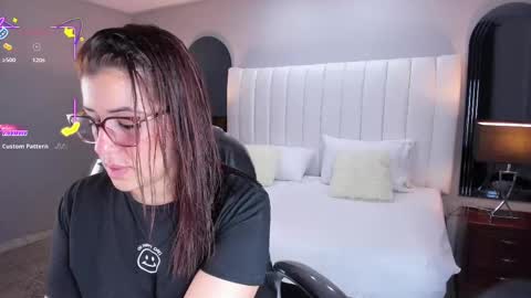 Snapshot of vanitysex chatting on October 16, 11:44 am Karine online show from October 16, 11:44 am