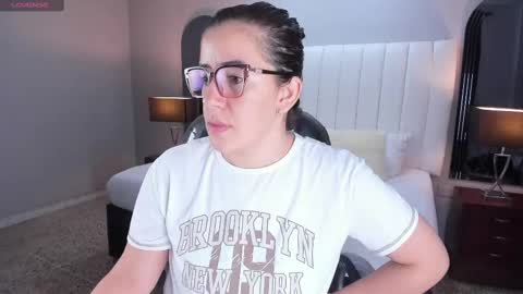 Snapshot of vanitysex chatting on October 22, 11:32 am Karine online show from October 22, 11:32 am