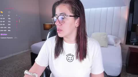 Snapshot of vanitysex chatting on October 23, 11:31 am Karine online show from October 23, 11:31 am