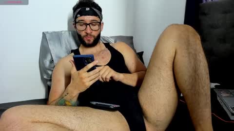 Snapshot of vann_helsing chatting on February 24, 7:09 pm Van online show from February 24, 7:09 pm