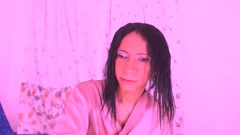 Snapshot of vannesascott chatting on December 5, 5:49 am VANNESA online show from December 5, 5:49 am