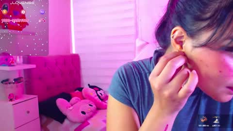 Snapshot of vannessa_shy chatting on December 6, 7:34 pm Vanesa online show from December 6, 7:34 pm