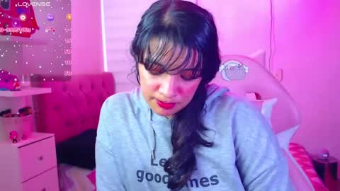 Snapshot of vannessa_shy chatting on December 9, 9:05 pm Vanesa online show from December 9, 9:05 pm