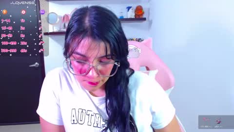 Snapshot of vannessa_shy chatting on February 7, 9:04 pm Vanesa online show from February 7, 9:04 pm