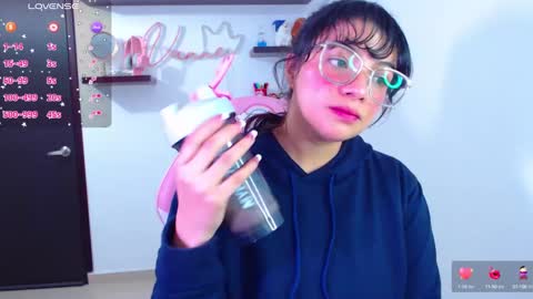 Snapshot of vannessa_shy chatting on February 13, 10:11 pm Vanesa online show from February 13, 10:11 pm