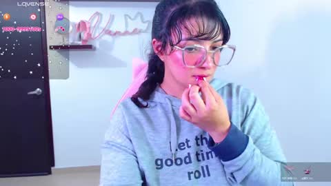 Snapshot of vannessa_shy chatting on February 15, 6:01 pm Vanesa online show from February 15, 6:01 pm