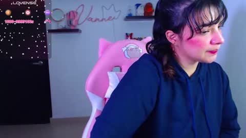 Snapshot of vannessa_shy chatting on February 18, 9:31 pm Vanesa online show from February 18, 9:31 pm