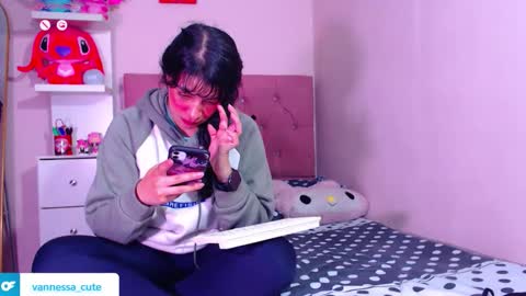 Snapshot of vannessa_shy chatting on November 25, 11:38 pm Vanesa online show from November 25, 11:38 pm