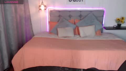 Snapshot of vannesweet_ chatting on December 5, 8:55 pm vane online show from December 5, 8:55 pm