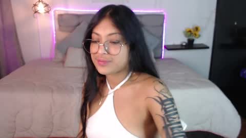 Snapshot of vannesweet_ chatting on December 7, 12:08 am vane online show from December 7, 12:08 am