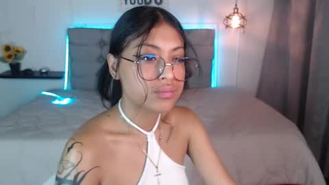 Snapshot of vannesweet_ chatting on December 23, 10:44 pm vane online show from December 23, 10:44 pm