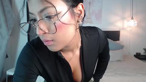 Snapshot of vannesweet_ chatting on January 13, 2:18 am vane online show from January 13, 2:18 am