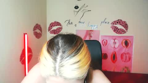 Vanessa online show from April 19, 6:10 pm