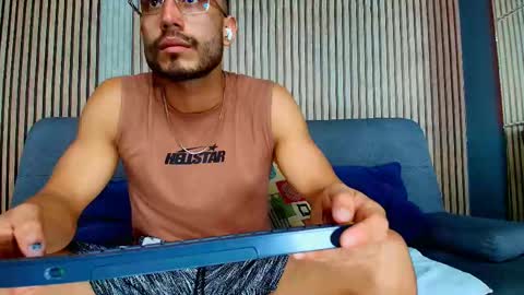 Vans Ross online show from February 5, 7:18 pm