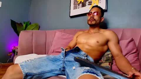 Vans Ross online show from March 6, 7:32 pm