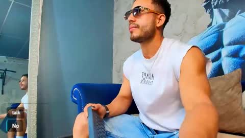 Snapshot of vans_ross chatting on May 1, 6:56 pm Vans Ross online show from May 1, 6:56 pm