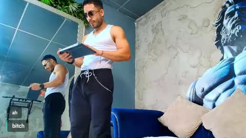 Snapshot of vans_ross chatting on May 4, 7:10 pm Vans Ross online show from May 4, 7:10 pm