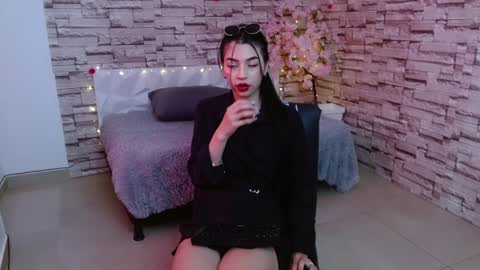 Snapshot of vanse_lust chatting on December 3, 9:23 pm Karuna online show from December 3, 9:23 pm