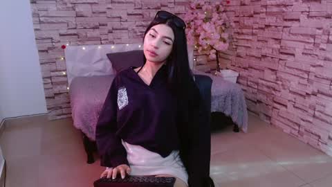 Snapshot of vanse_lust chatting on December 4, 8:29 pm Karuna online show from December 4, 8:29 pm