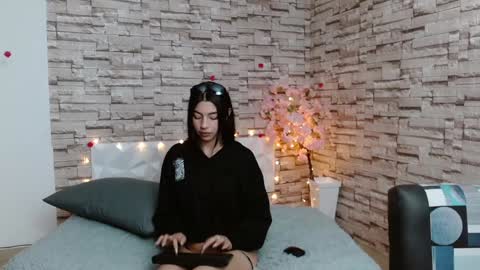 Snapshot of vanse_lust chatting on December 5, 2:42 am Karuna online show from December 5, 2:42 am